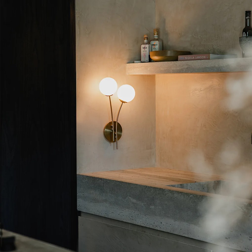 Модерна стенна лампа златиста с опалово стъкло 2-светлина - Атина