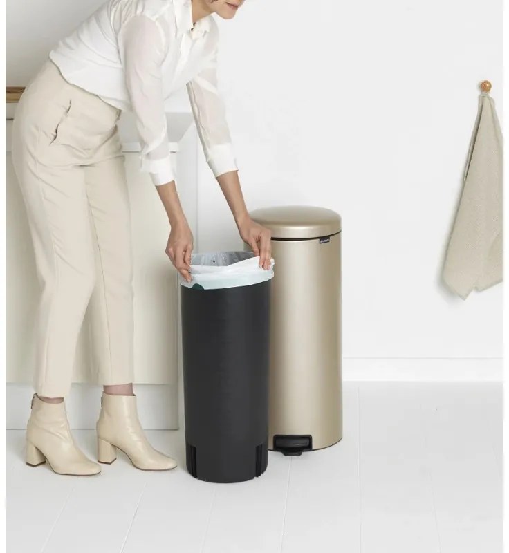 Кош за боклук с педал Brabantia NewIcon 1003209, 30 л, Плавно затваряне, Противоплъзгаща основа, Златен металик