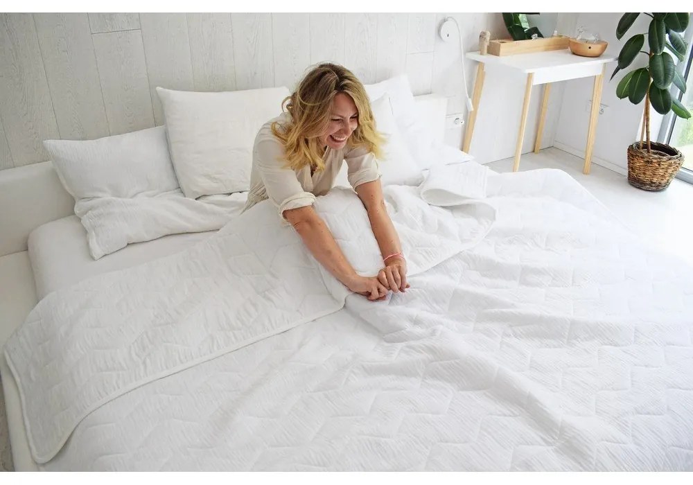 Бяло муселиново капитонирано покривало за легло 210x240 cm Plain Muslin – Butter Kings