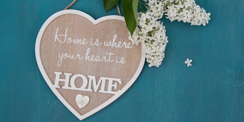 Картина на платно – Сърце с цитат - Home is where your heart is