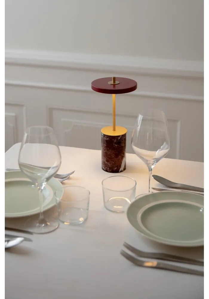 Червена мраморна LED затъмняваща се настолна лампа с метален абажур (височина 25,5 cm) Asteria Move Mini – UMAGE