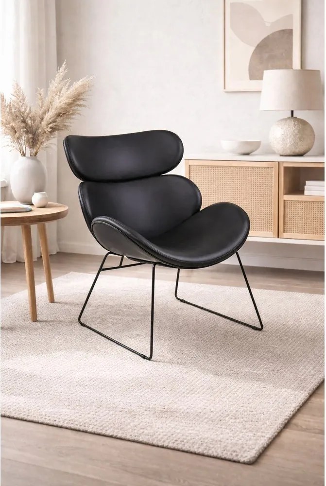 Черен фотьойл от изкуствена кожа с черни крака Cazar - Actona