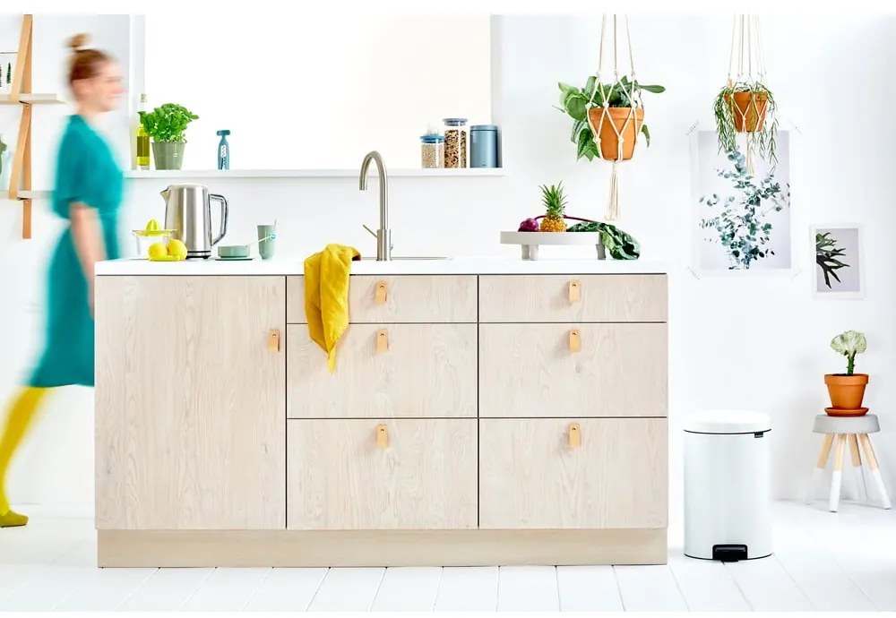 Бяло стоманено кошче за боклук с педал 20 l NewIcon – Brabantia