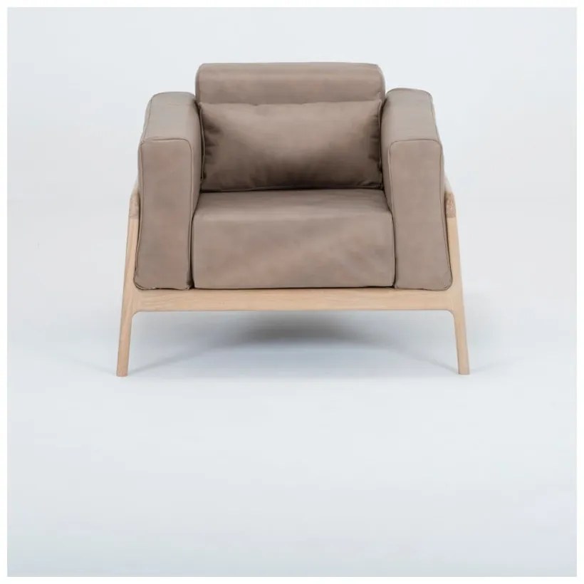 Светлокафяв фотьойл от биволска кожа с масивна дъбова конструкция Fawn - Gazzda