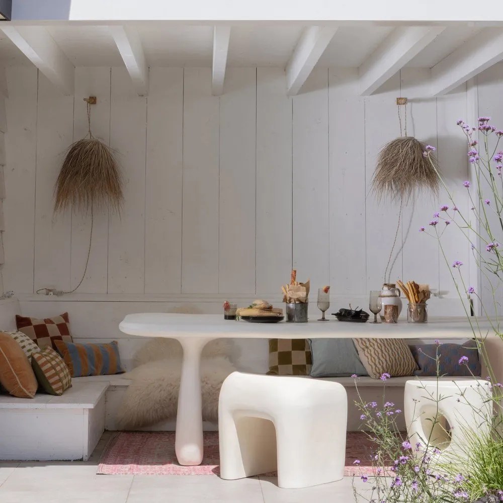 Пластмасов градински стол в цвят слонова кост Nivo – WOOOD