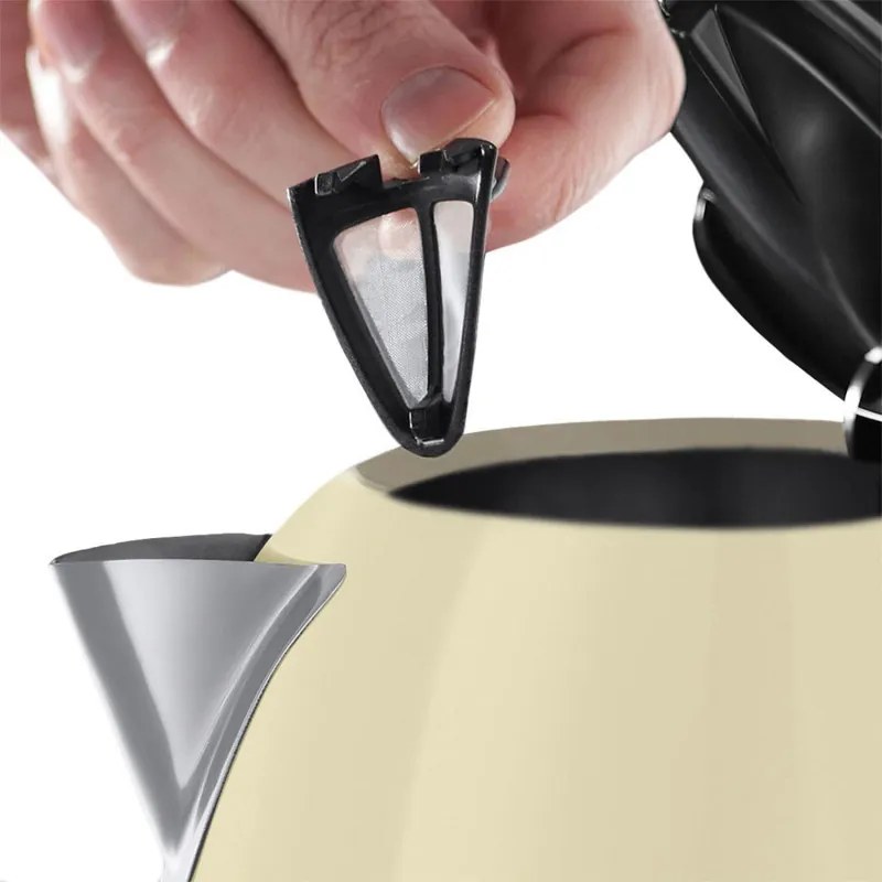Електрическа кана Russell Hobbs Colours Plus Classic Cream 20415‑70, 2400W, 1.7 л, Бързо завиране, Скрит нагревател, 360° основа, Индикатор, Кремав