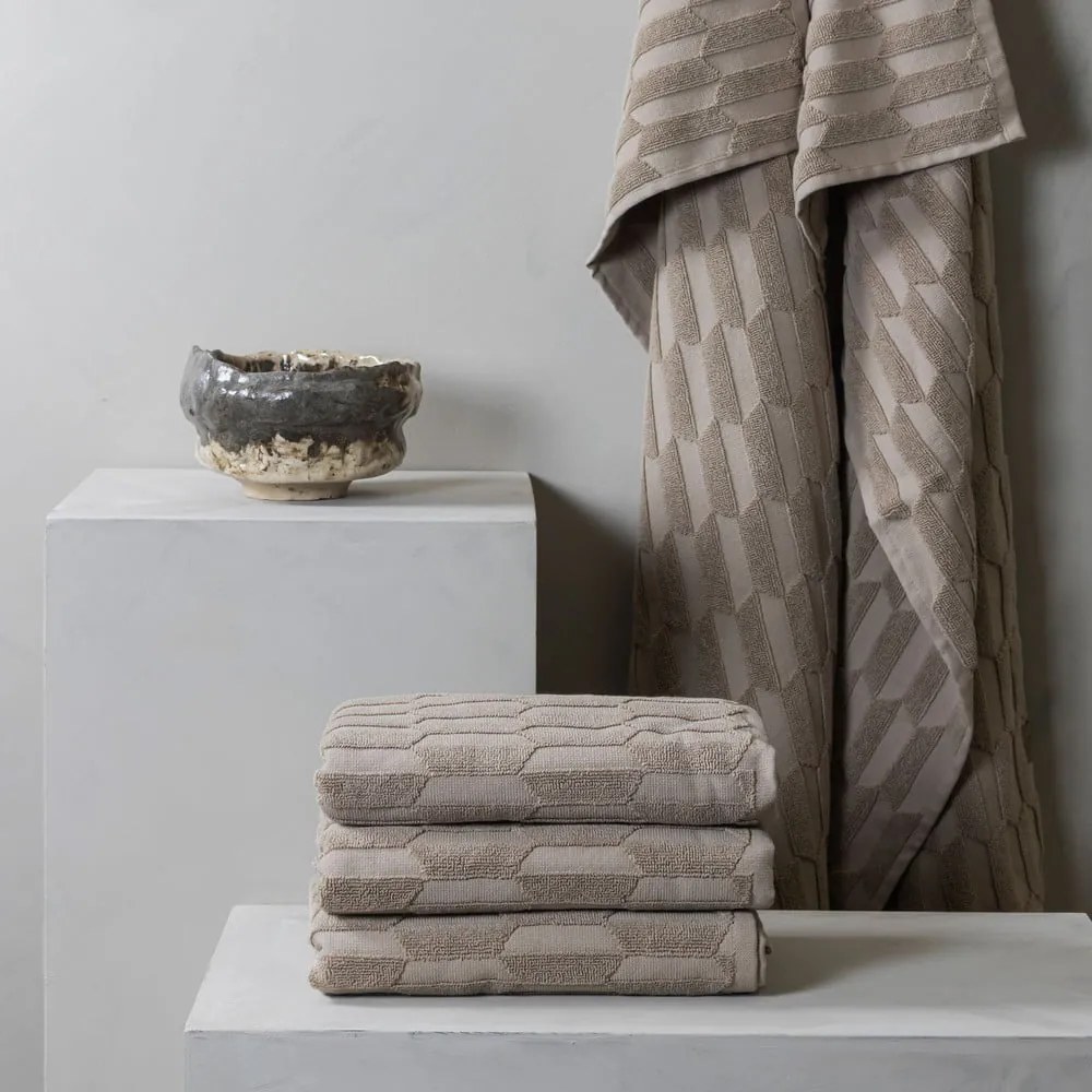 Бежова памучна кърпа за баня 70x133 cm Geo - Mette Ditmer Denmark