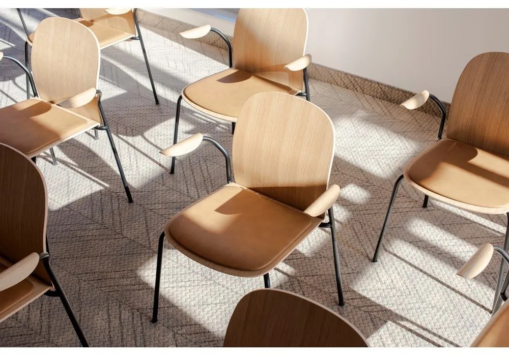 Трапезни столове в комплект с подлакътници/за подреждане 2 бр. от декор от дъб в цвят кафяв коняк/в естествен цвят Book – Gazzda