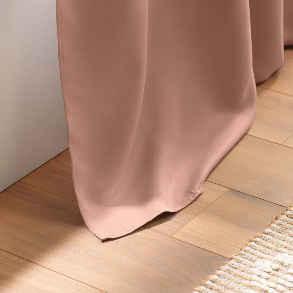 Розово затъмняващо перде 135x180 cm Occult – douceur d'intérieur