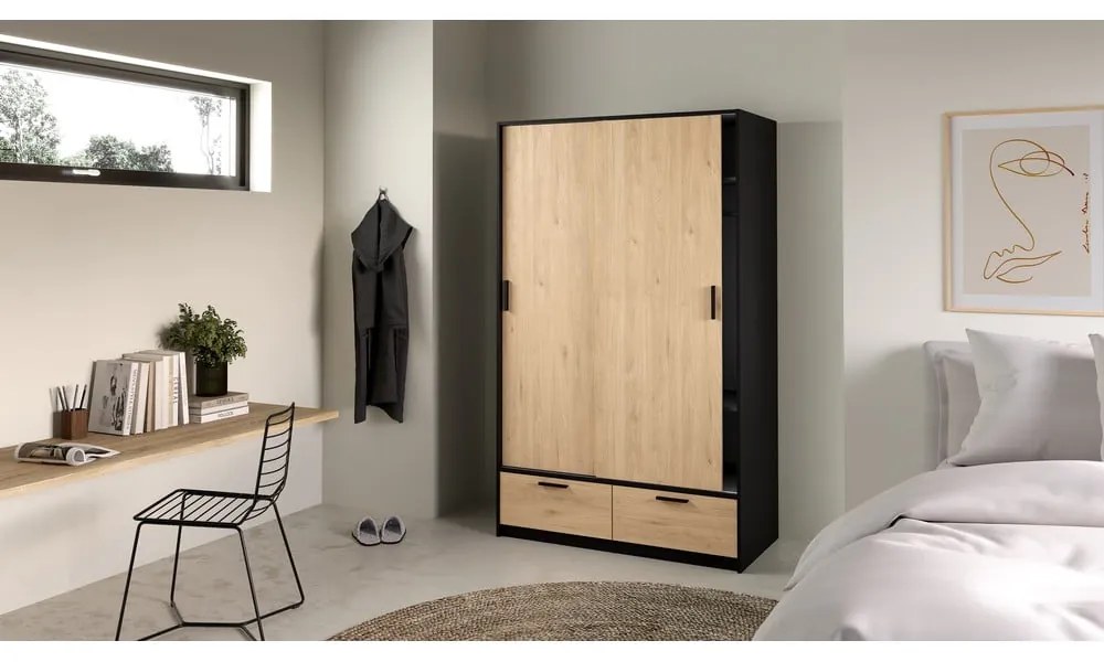 Гардероб в дъбов декор с плъзгащи се врати в черно и натурално 121x200 cm Line - Tvilum