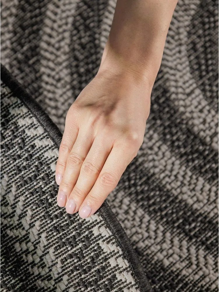 Черен/кремав килим за открито и закрито 160x230 cm Haringey Woodfield – Ted Baker