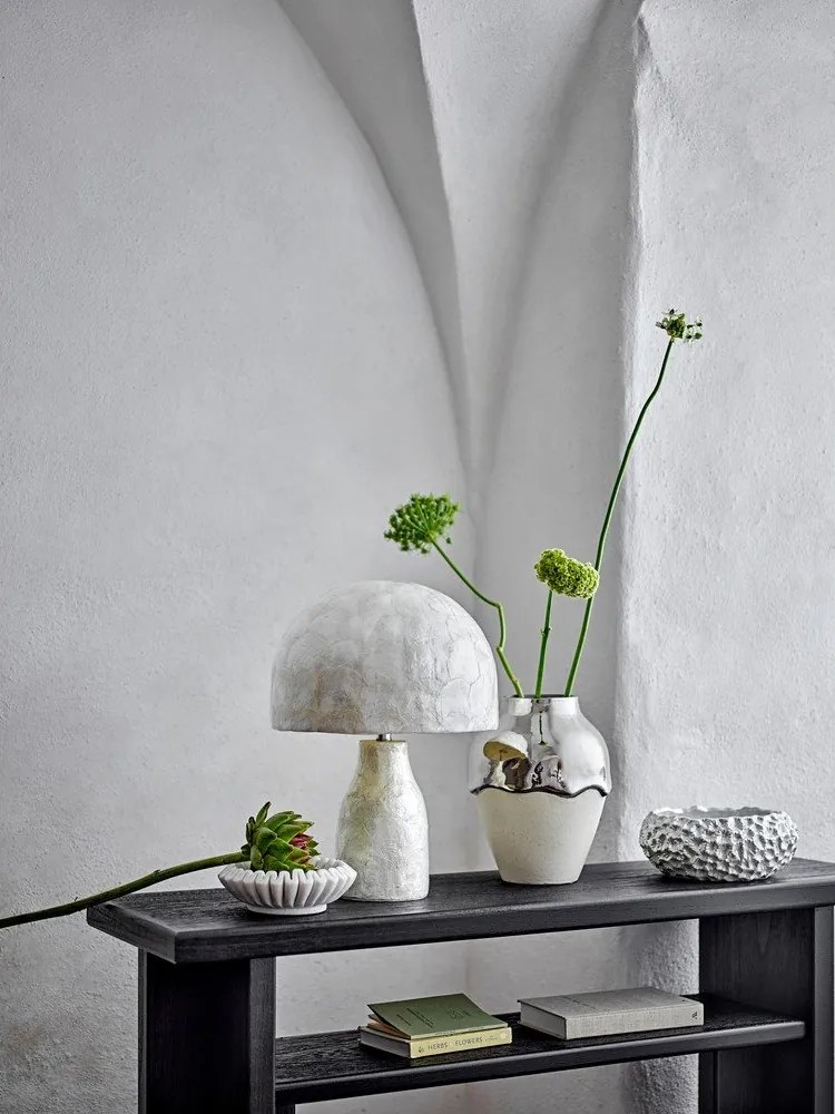 Кремава/в сребрист цвят глинена ваза (височина 26 cm) Silvio – Bloomingville