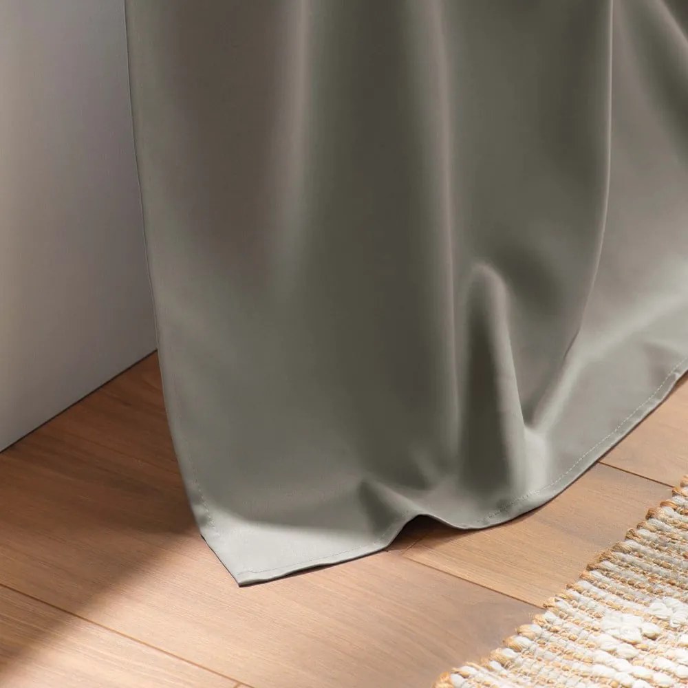 Сива затъмняваща завеса 135x280 cm Occult – douceur d'intérieur