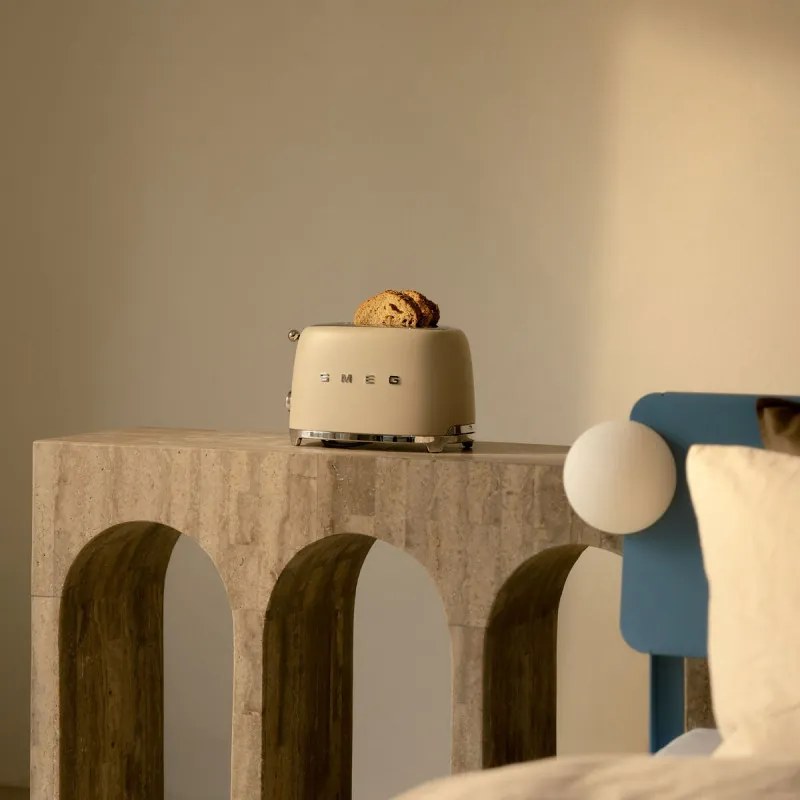 Тостер за хляб SMEG 50's Style TSF01MLMEU, 950W, 2 филии, 6 нива, Тавичка за трохи, Вграден кабел, Неръждаема стомана, Бежов
