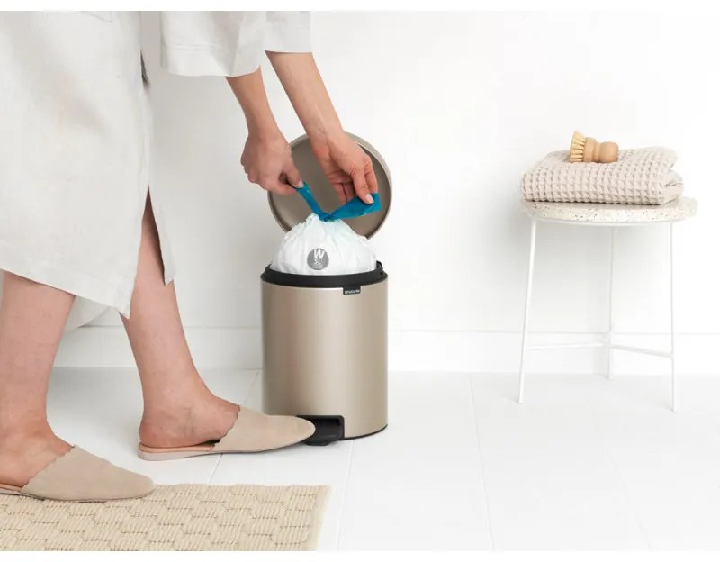 Кош за боклук с педал Brabantia NewIcon 1003198, 5 л, Плавно затваряне, Противоплъзгаща основа, Златен металик