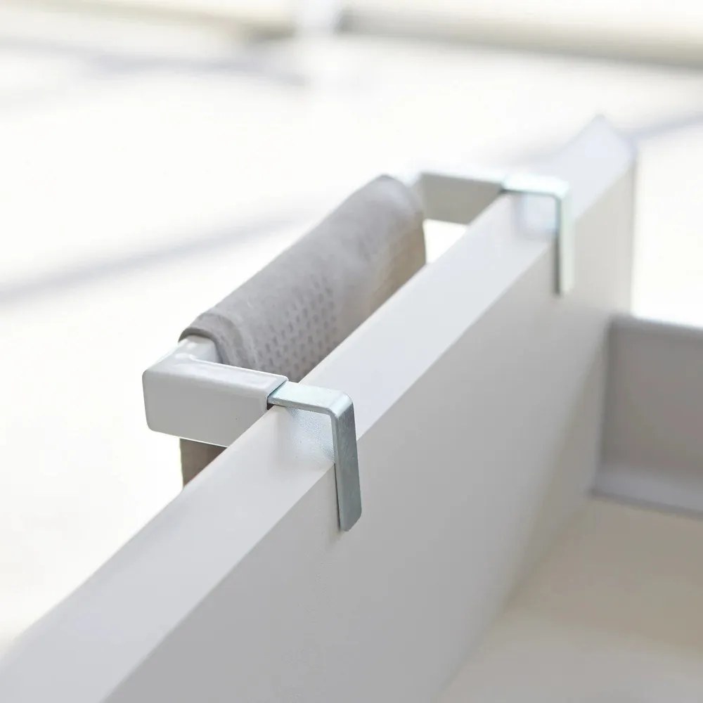 Бял висящ държач за кухненска кърпа Tower – YAMAZAKI