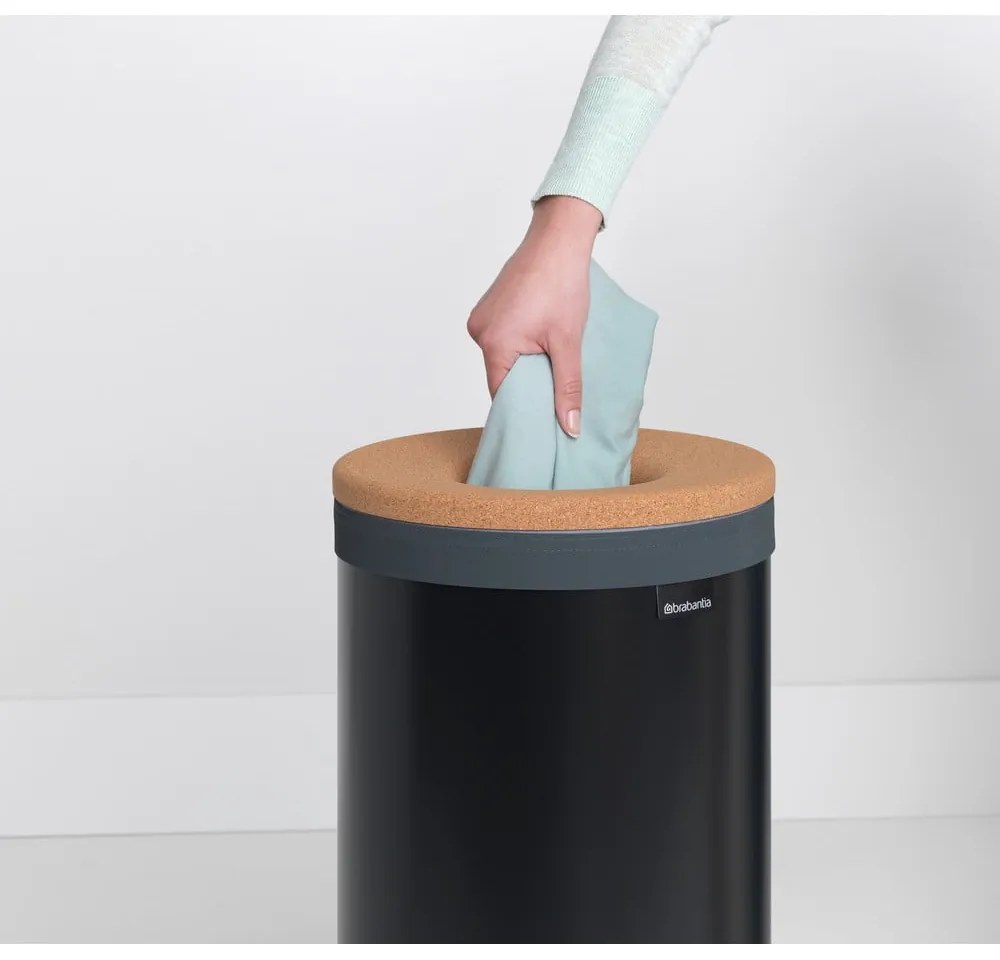 Матово-черен метален кош за пране 35 l – Brabantia