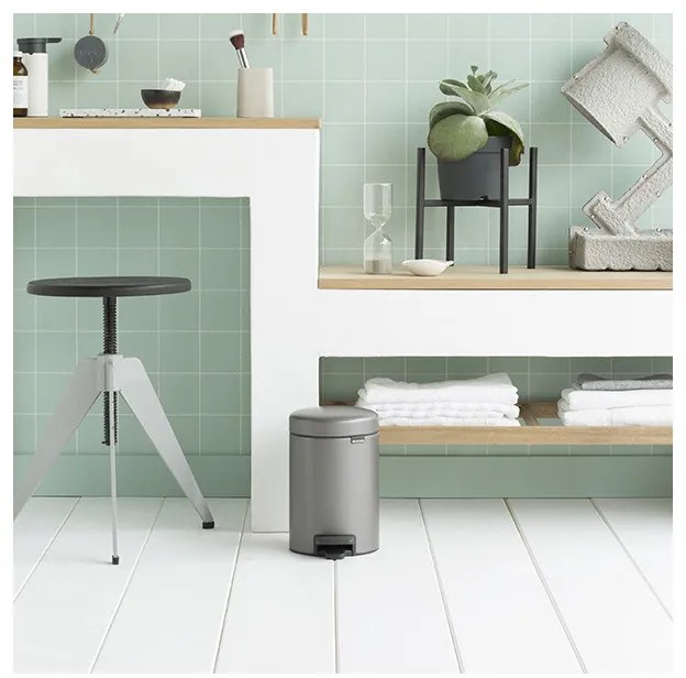 Кош за боклук с педал Brabantia NewIcon 648999, 3 л, Плавно затваряне, Противоплъзгаща основа, Сив