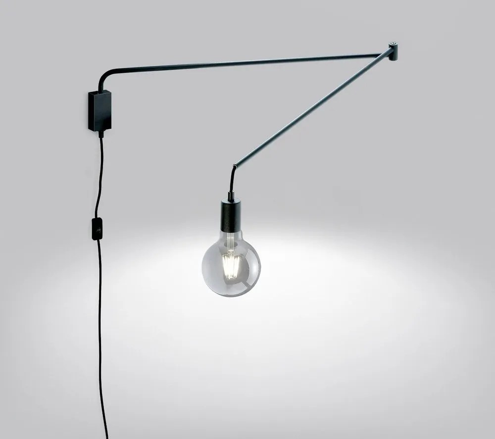 Матово черно стенна лампа с огъваща се структура за контакт Line – Trio