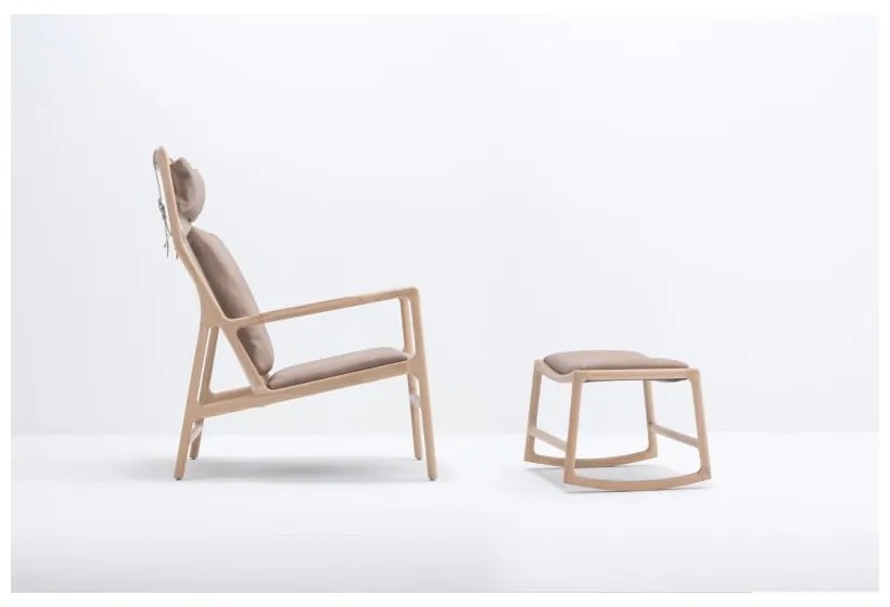 Фотьойл с масивна дъбова конструкция и седалка от кафява биволска кожа Dedo - Gazzda