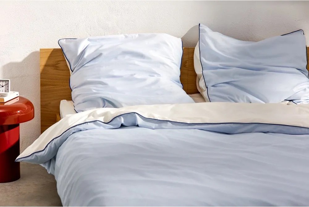 Светлосин единичен чаршаф за завивка от памучен сатен 140x200 cm Oba – noo.ma