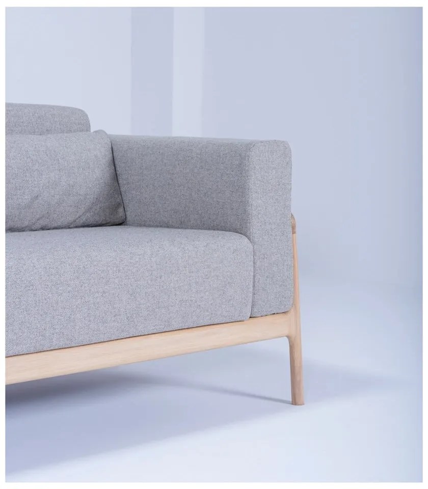 Сив диван с масивна дъбова конструкция , 210 см Fawn - Gazzda