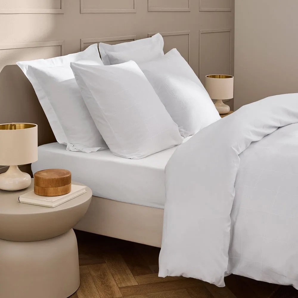 Бяло двойно удължено спално бельо 240x220 cm Linella – douceur d'intérieur
