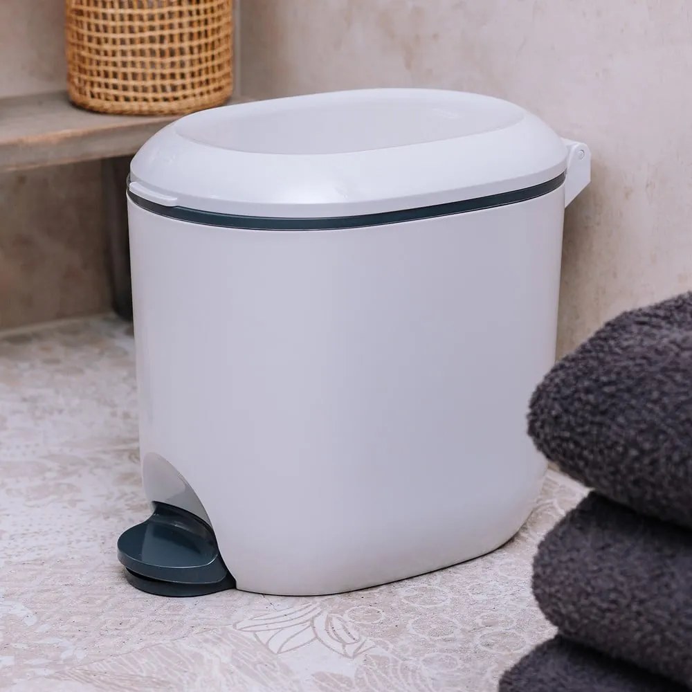 Бяло пластмасово кошче за боклук с педал 3,5 l – Addis