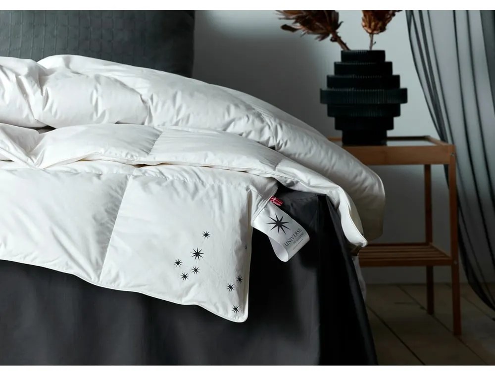 Целогодишна завивка с пълнеж от пух 140x220 cm Capella Medium – Universe of Sleeping