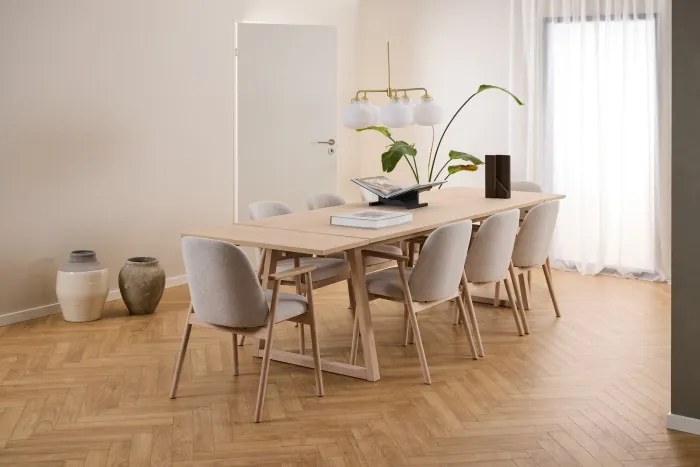 РОДЕРИК Бежов (тъкан Апия 453)/рамка от избелен омаслен дъб - ДЪРВЕН СТОЛ ШЕНИЛ ЗА ВСЕКИДНЕВНА ТРАПЕЗАРИЯ КУХНЯ РЕТРО