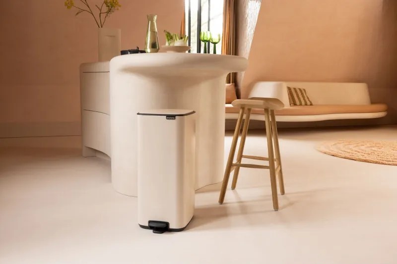 Кош за боклук Brabantia Bo Pedal 1010124, 30 л, Леко затваряне, Противоплъзгаща основа, Бежов