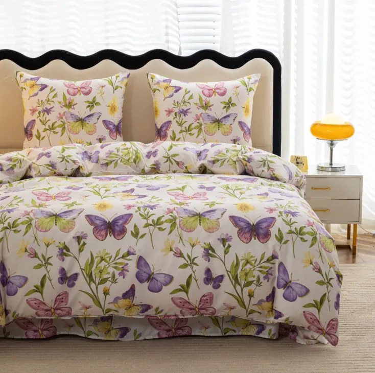 Бяло спално бельо с пеперуди и цветя Ширина: 160 см | Дължина: 200 см