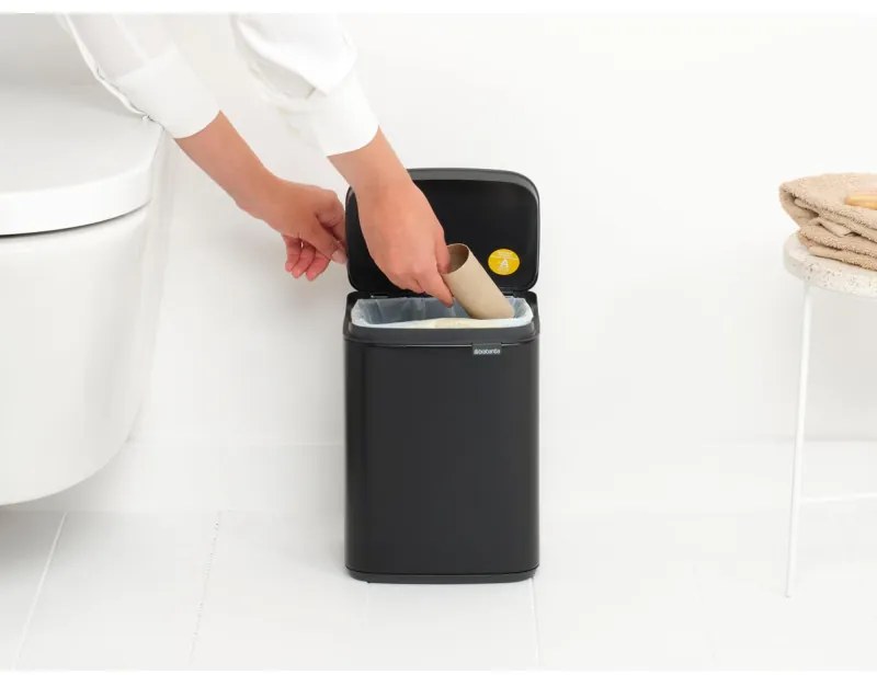 Кош за боклук Brabantia Bo Small 1006622, 4 л, Плавно и безшумно отваряне, Противоплъзгаща основа, Черен