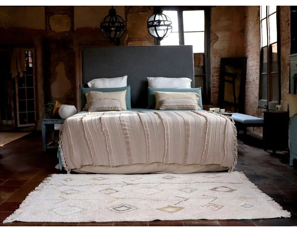 Бежов ръчно изработен памучен килим подходящ за пране 140x200 cm Kaarol Earth – Lorena Canals