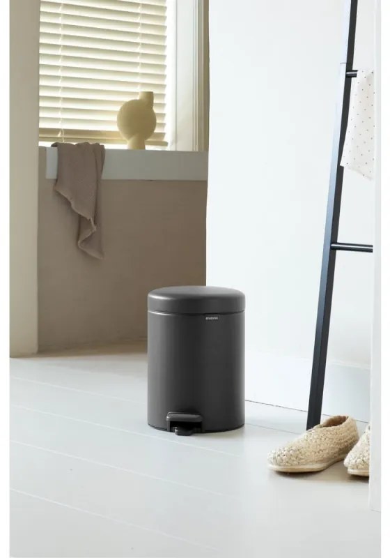 Кош за боклук с педал Brabantia NewIcon 1001103, 5 л, Плавно затваряне, Противоплъзгаща основа, Минерално покритие, Тъмносив