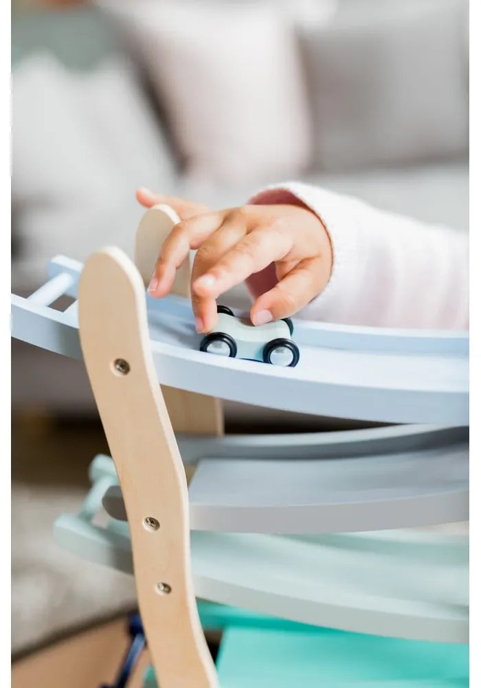 Дървена каскада с коли - Kindsgut