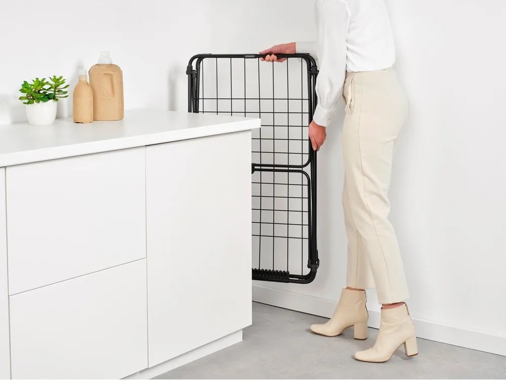 Матово черна сушилня за дрехи 18 m HangOn Too – Brabantia