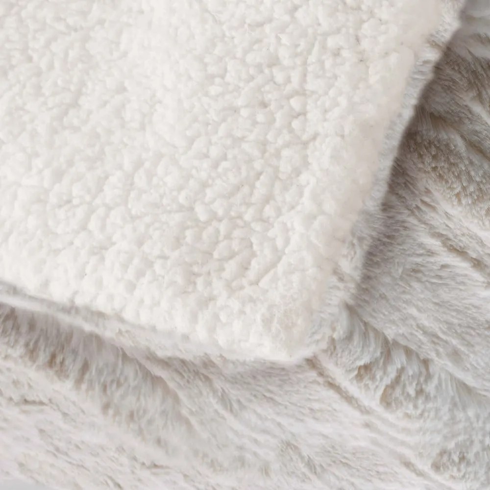 Кремаво одеяло от микроплюш 180x220 cm Foxy – douceur d'intérieur