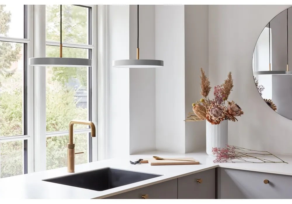 Светлосиво LED висящо осветително тяло с метален абажур ø 31 cm Asteria Mini – UMAGE