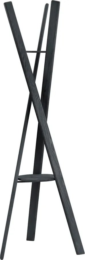 Черна стойка за връхни дрехи от масивен дъб 62x176 cm Rakku – Blomus