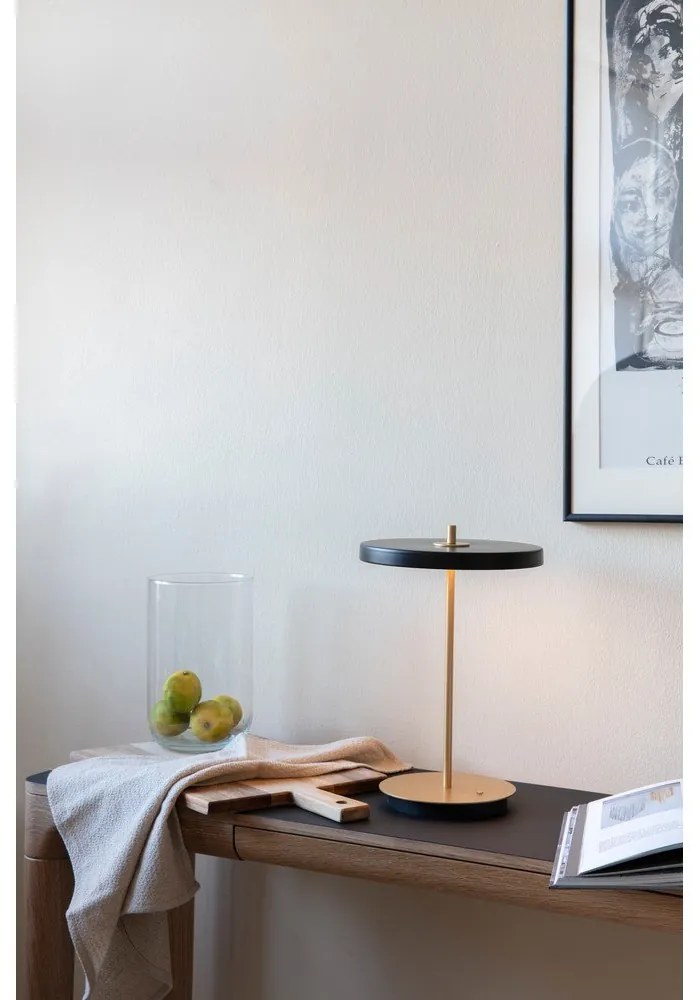 Черна LED затъмняваща се настолна лампа с метален абажур (височина 31 cm) Asteria Move – UMAGE