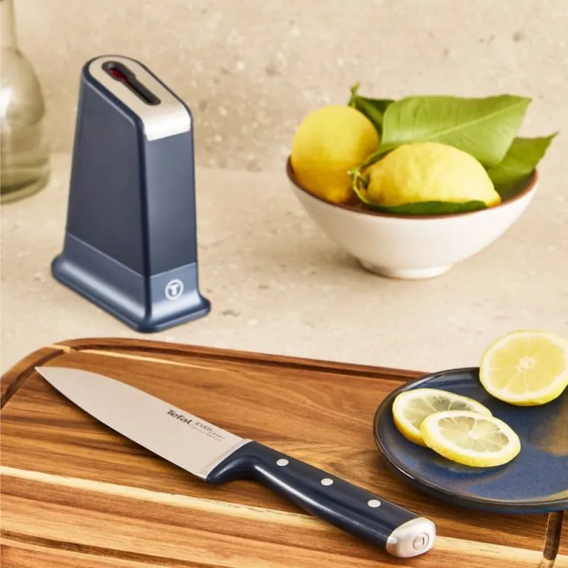 Кухненски нож Tefal K297S244, 20 см, Неръждаема стомана, Поставка с вградено точило, Предпазител за пръсти, Черен