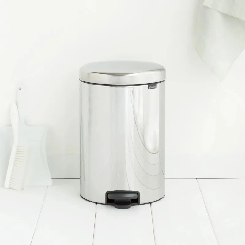 Кош за боклук с педал Brabantia NewIcon 649040, 20 л, Плавно затваряне, Противоплъзгаща основа, Инокс