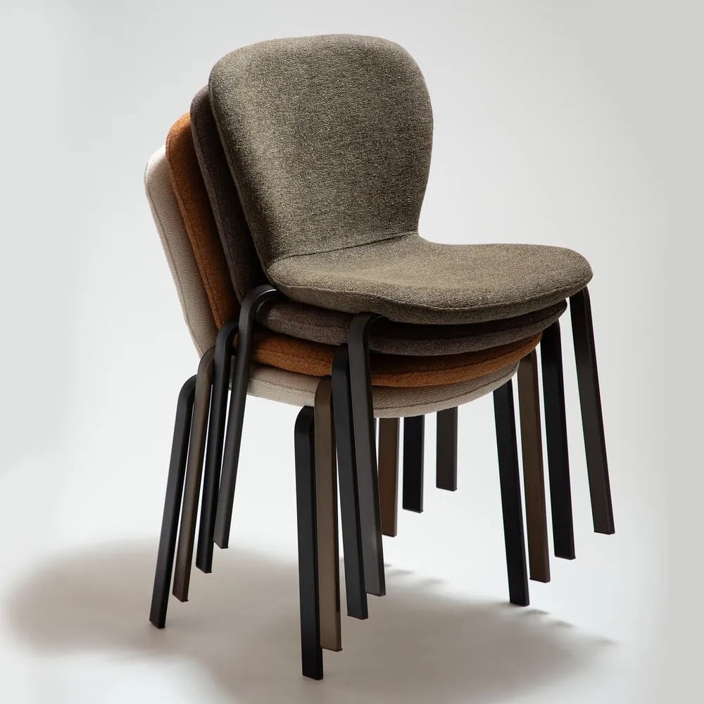 Кремав тапициран трапезен стол Heap – DAN-FORM Denmark