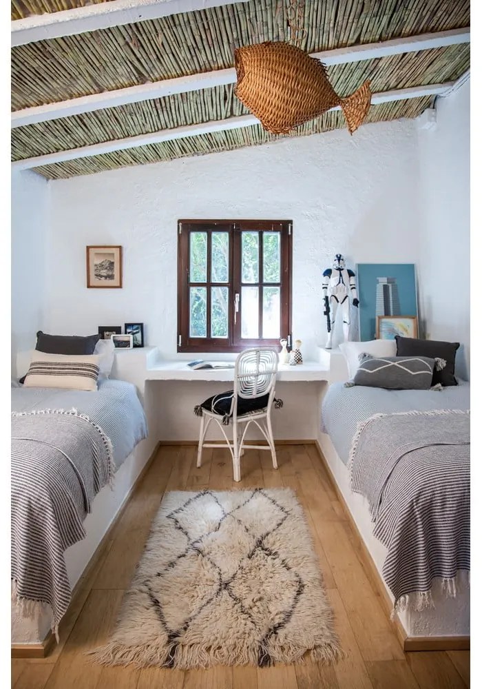 Кремав ръчно изработен вълнен килим подходящ за пране 80x140 cm Berber Soul – Lorena Canals