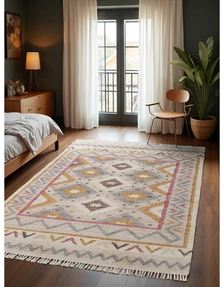 Кремав ръчно изработен ютен килим 80x150 cm Roya Imani – Elle Decoration