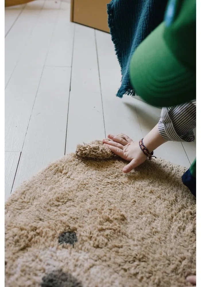Бежов ръчно изработен памучен детски килим подходящ за пране 120x122 cm Bear – Lorena Canals