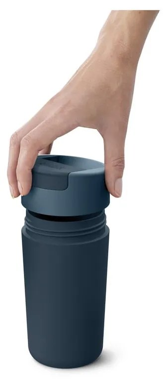 Тъмносиньо-антрацитна чаша за пътуване 450 ml Sipp - Joseph Joseph