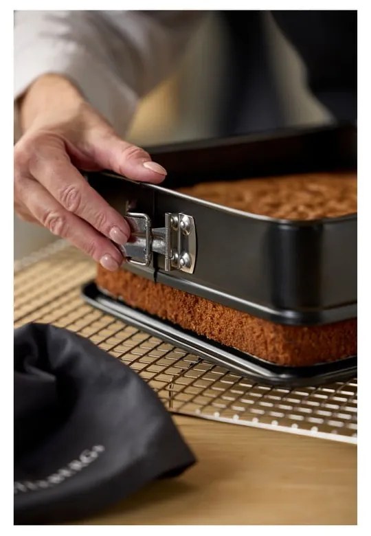 Форма за печене торта от неръждаема стомана 24x24 cm – Blomsterbergs