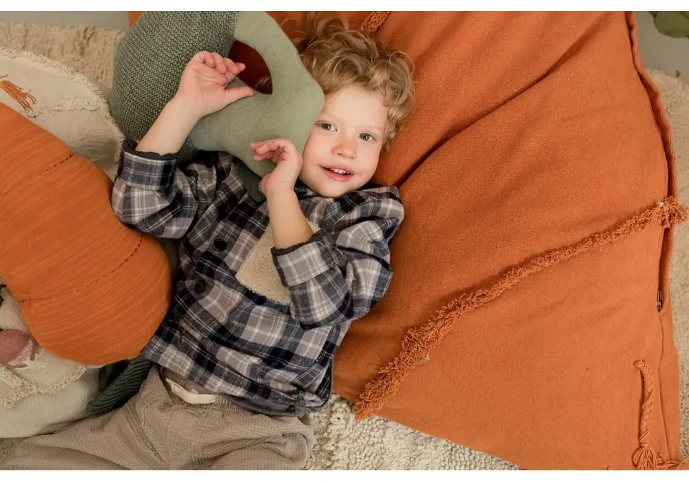 Зелен/оранжев детски пуф Cathy the Carrot – Lorena Canals